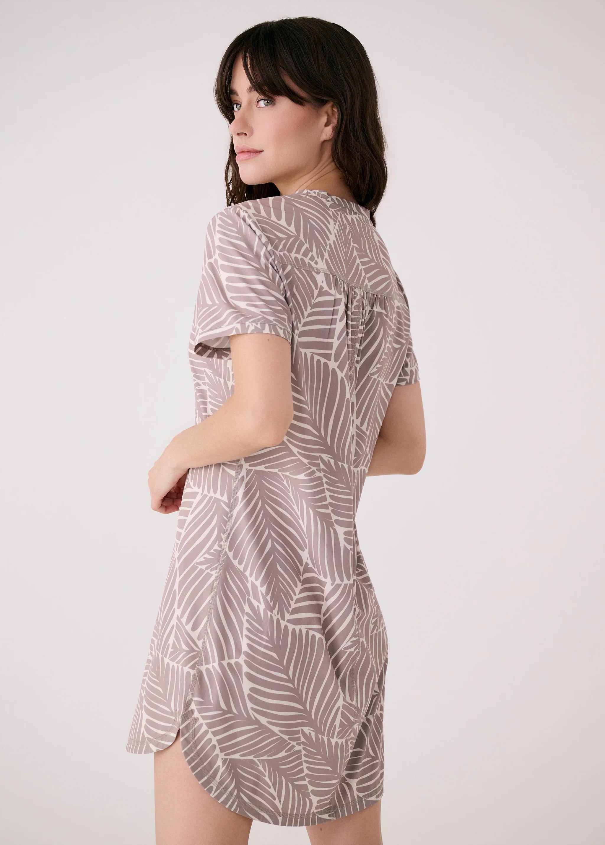 LOLË ROBE OLIVIE V-NECK - FEMME