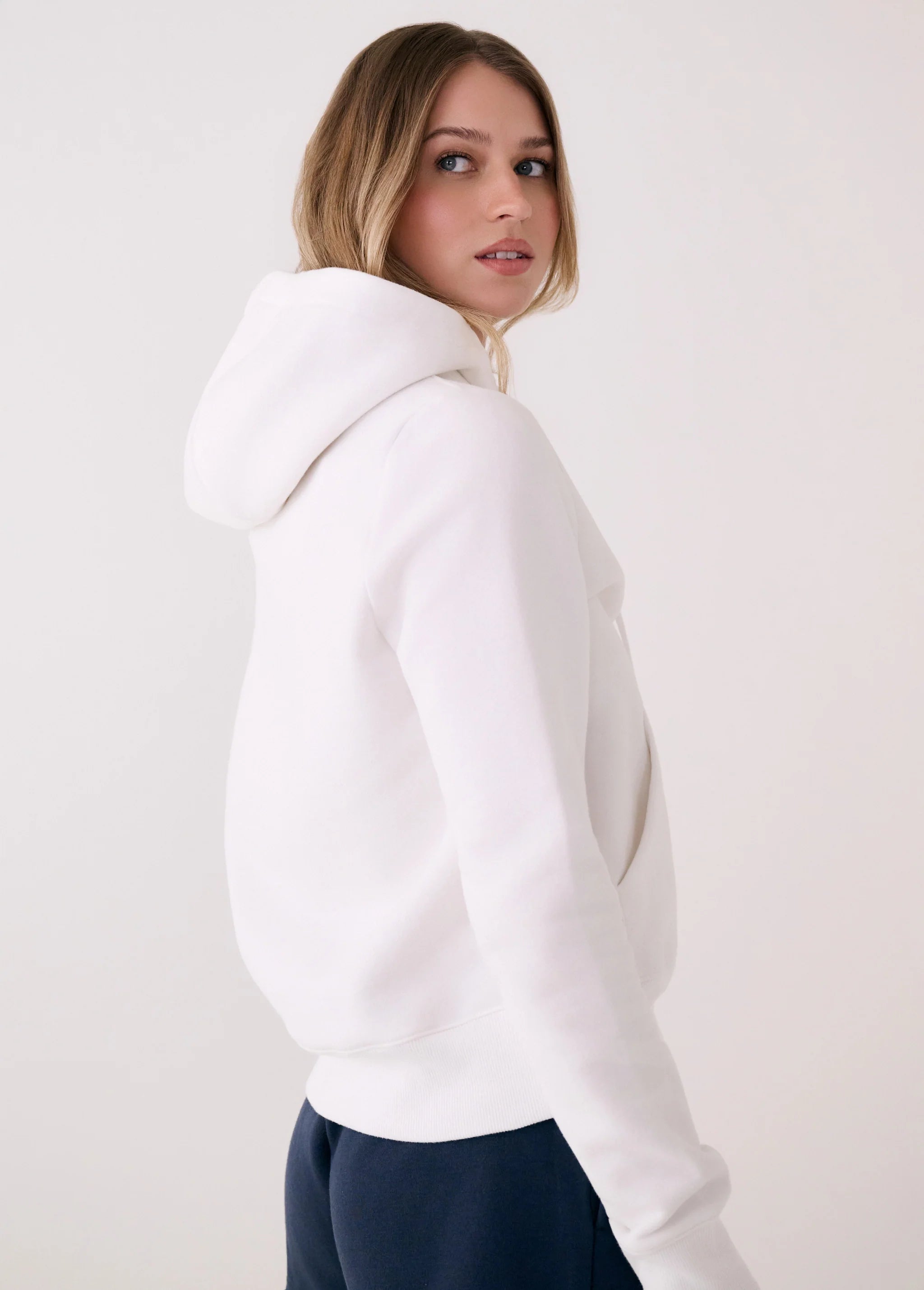 LOLË CHANDAIL A CAPUCHON ICON PULLOVER - FEMME